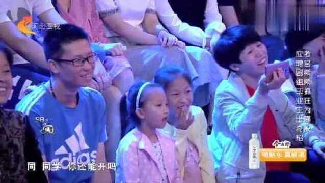 小伙子应聘演员,现场表演“硬气功”厉害了,砖很硬啊!