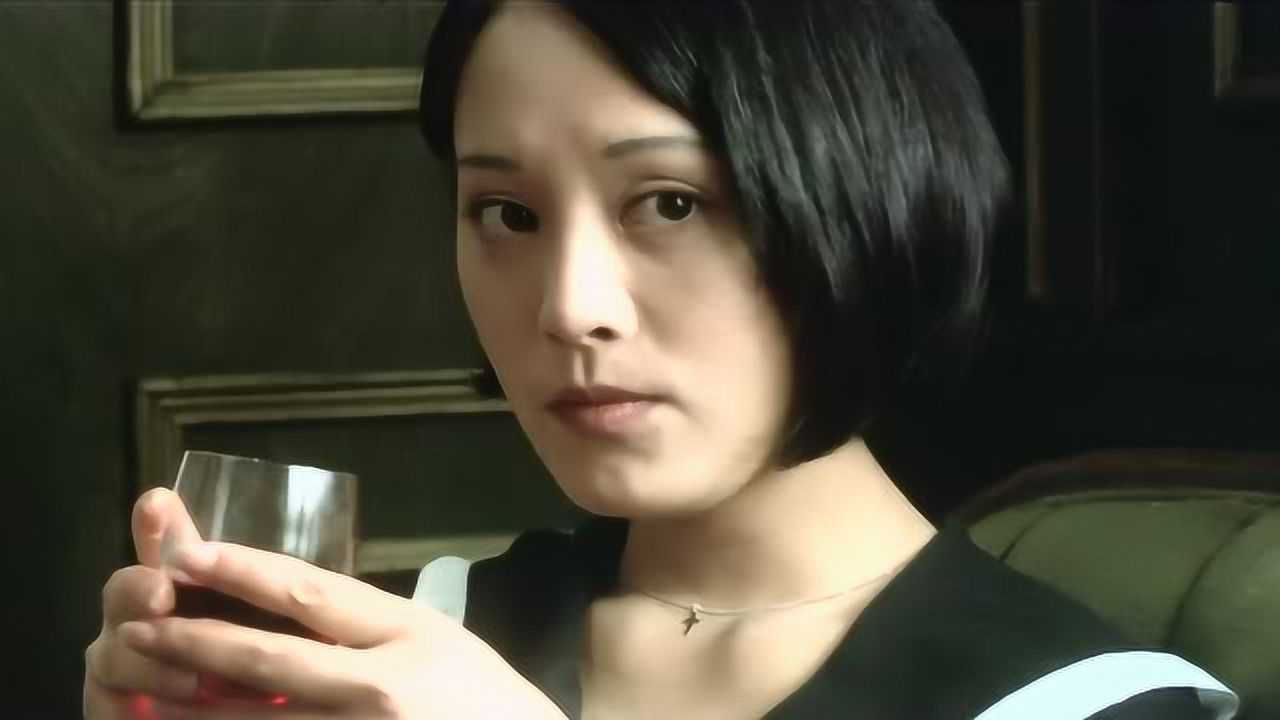 新上海滩:宁静姐那时真是太可爱了,偷偷吸国荣大哥的断烟