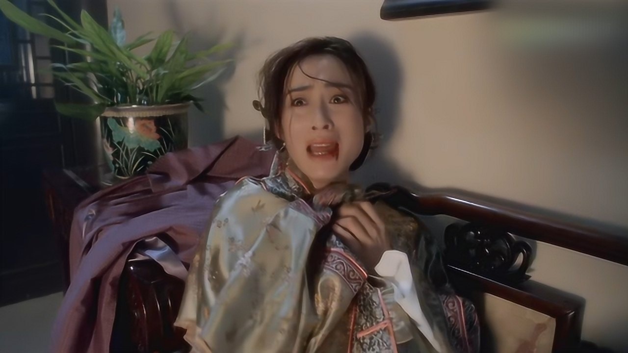 九品芝麻官:戚秦氏被常威侮辱,包龙星勃然大怒