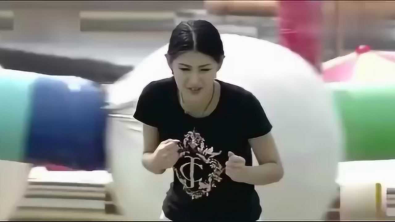男生女生向前冲:丰满美女闯关, 这分明就是送福利的