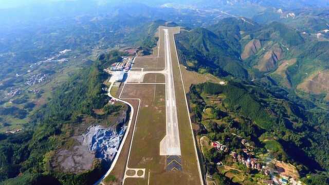 河池机场:耗时20年,炸平了65座大山,填平了23道沟才建完