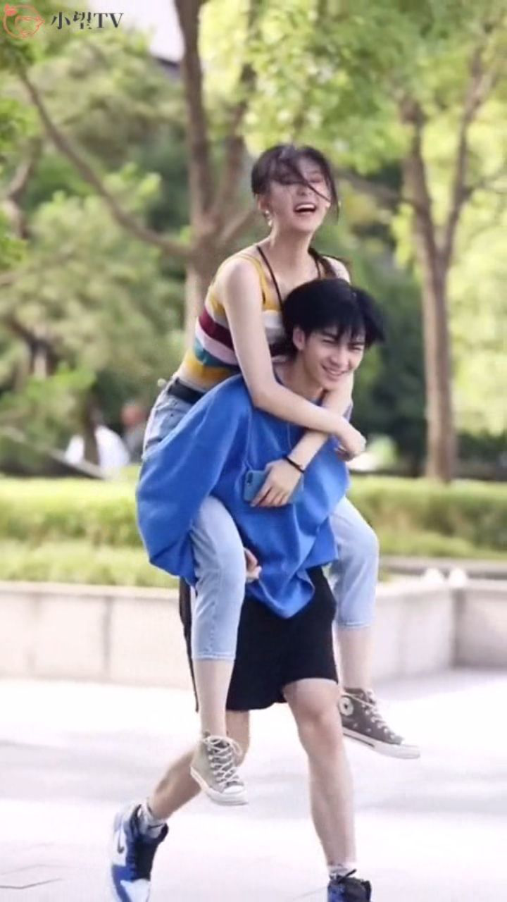 骑男朋友女朋友好开心