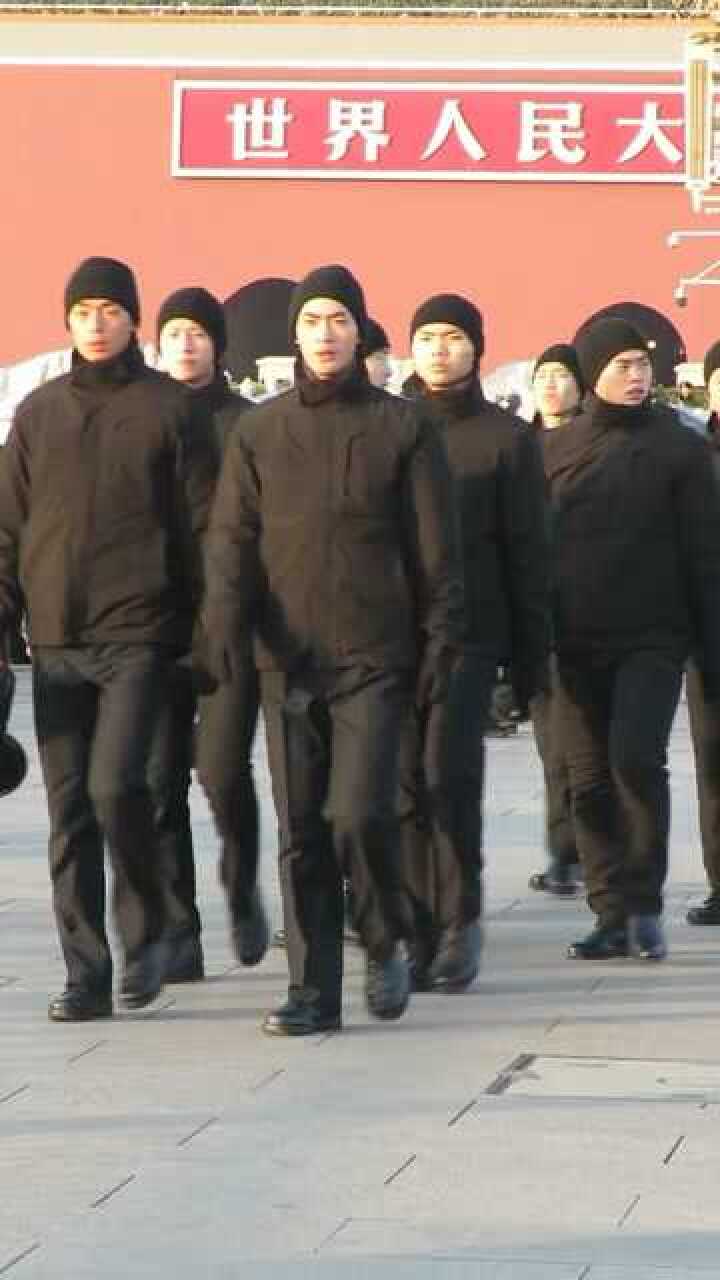 黑衣人登场便衣武警