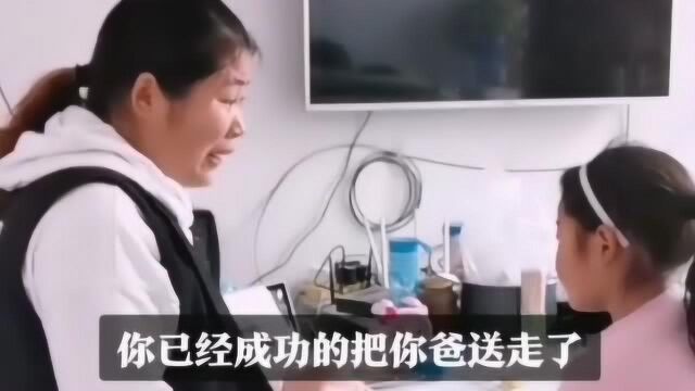 女儿写作文成功把才20多岁的爸爸送走了!别拦我,我给她完整的童年!