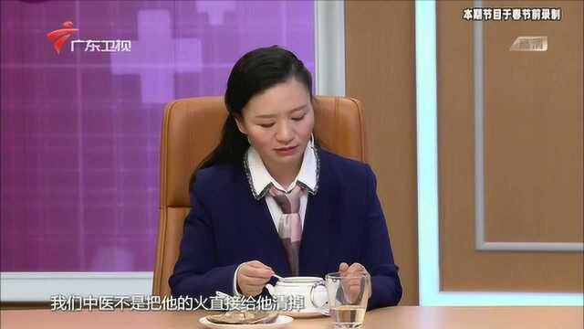 沉香磨成粉泡茶喝,具有安神静心的功效,长期失眠家中可常备