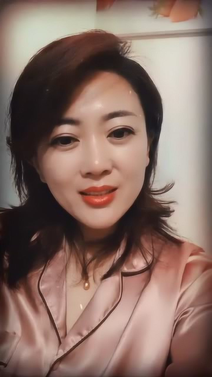 这个阿姨说她年轻时是镇上最漂亮的女孩看完我信了