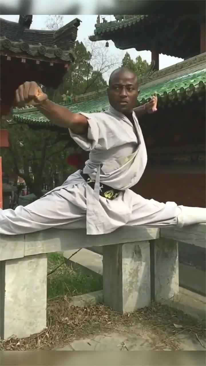 少林寺非洲和尚武功表演这些工作太拼了