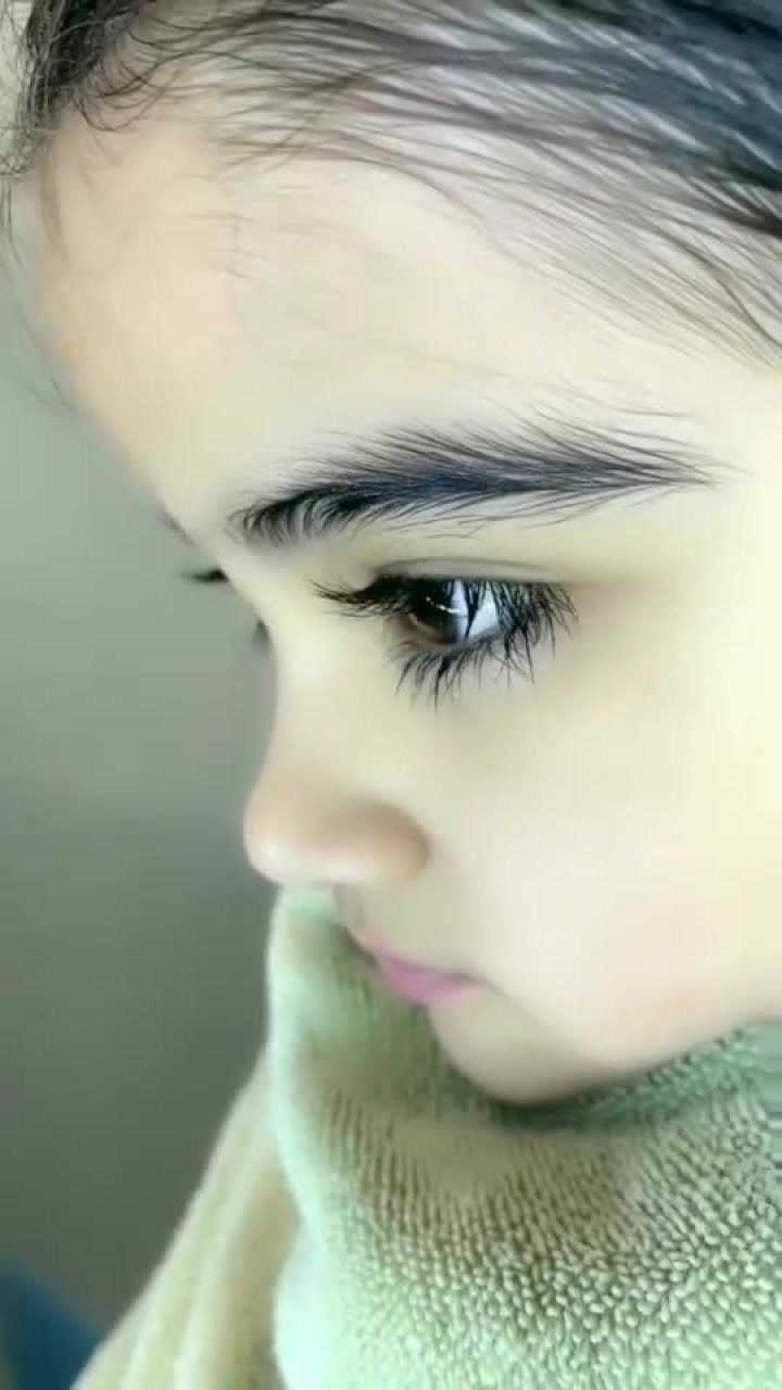 中法混血儿的眼睛真漂亮,好像一汪清澈的湖水