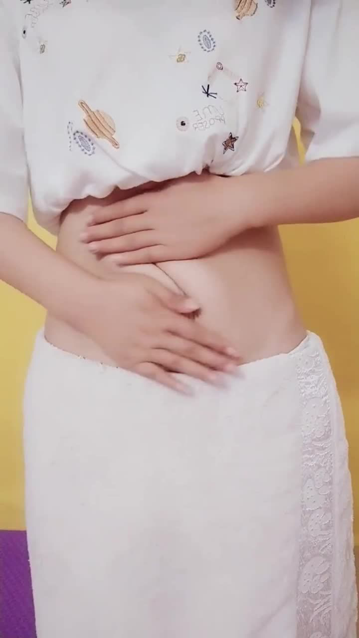 瘦肚子的手法从这个动作简单的动作开始轻松瘦出迷人小蛮腰