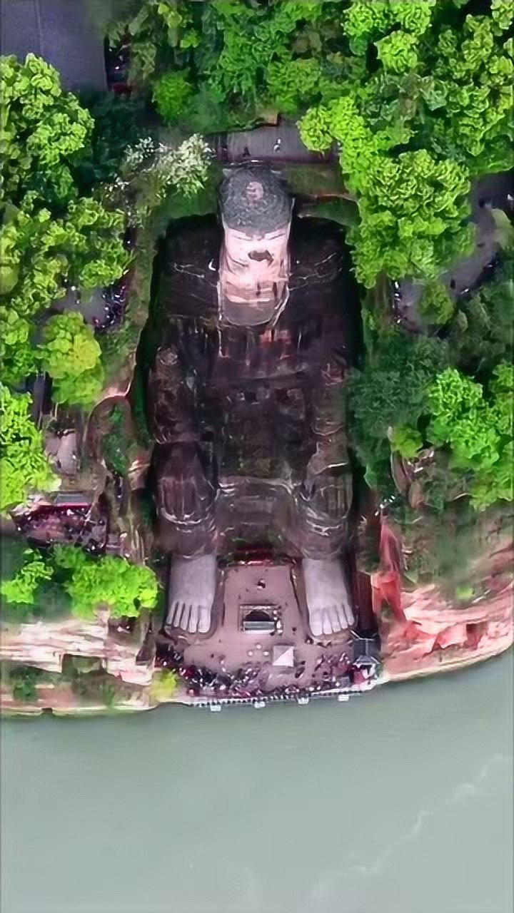 乐山大佛全世界最高的古代雕像唐朝开建历经三代工匠