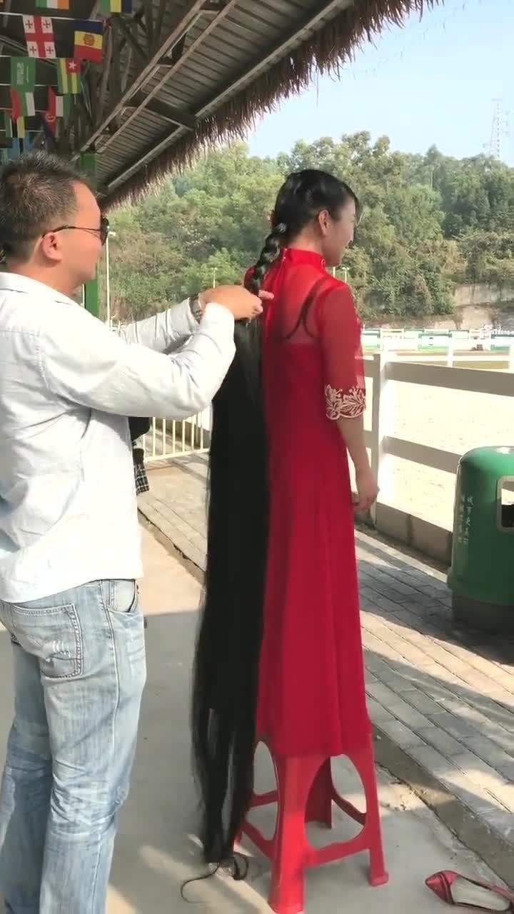 00:12两米长的秀发,编漂亮大辫子软件下载