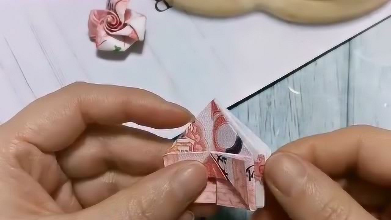 一百块钱叠玫瑰花,送给老婆做礼物她一定喜欢,赶紧学学吧!