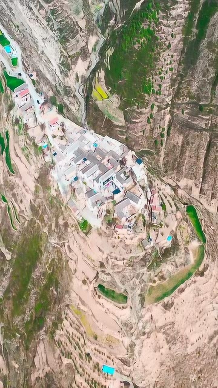 朱雀堡村一个建在悬崖上的山村嗨一起去陇南疫尽甘来花开陇原礼县