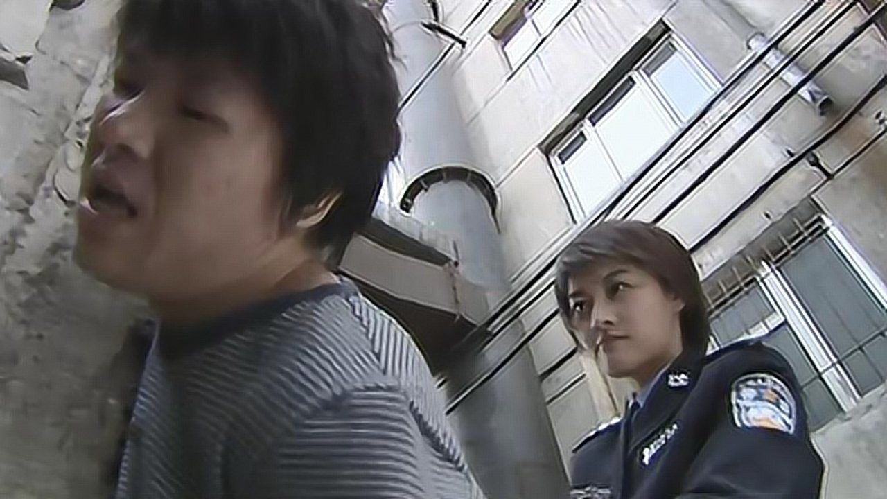 警中警2:队长看不起警花,哪料警花身手了得,几下就把犯人制服