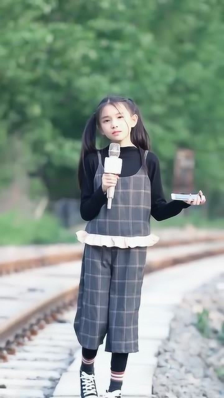 头一次听宋小睿唱歌恕我直言果然是有钱人家的孩子