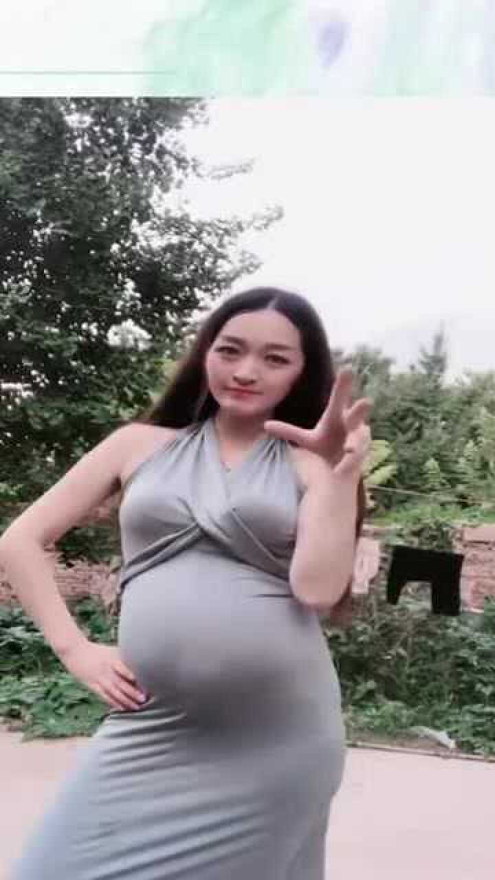 美女是农村里的孕妇就算怀着孕气质也不比城里的差