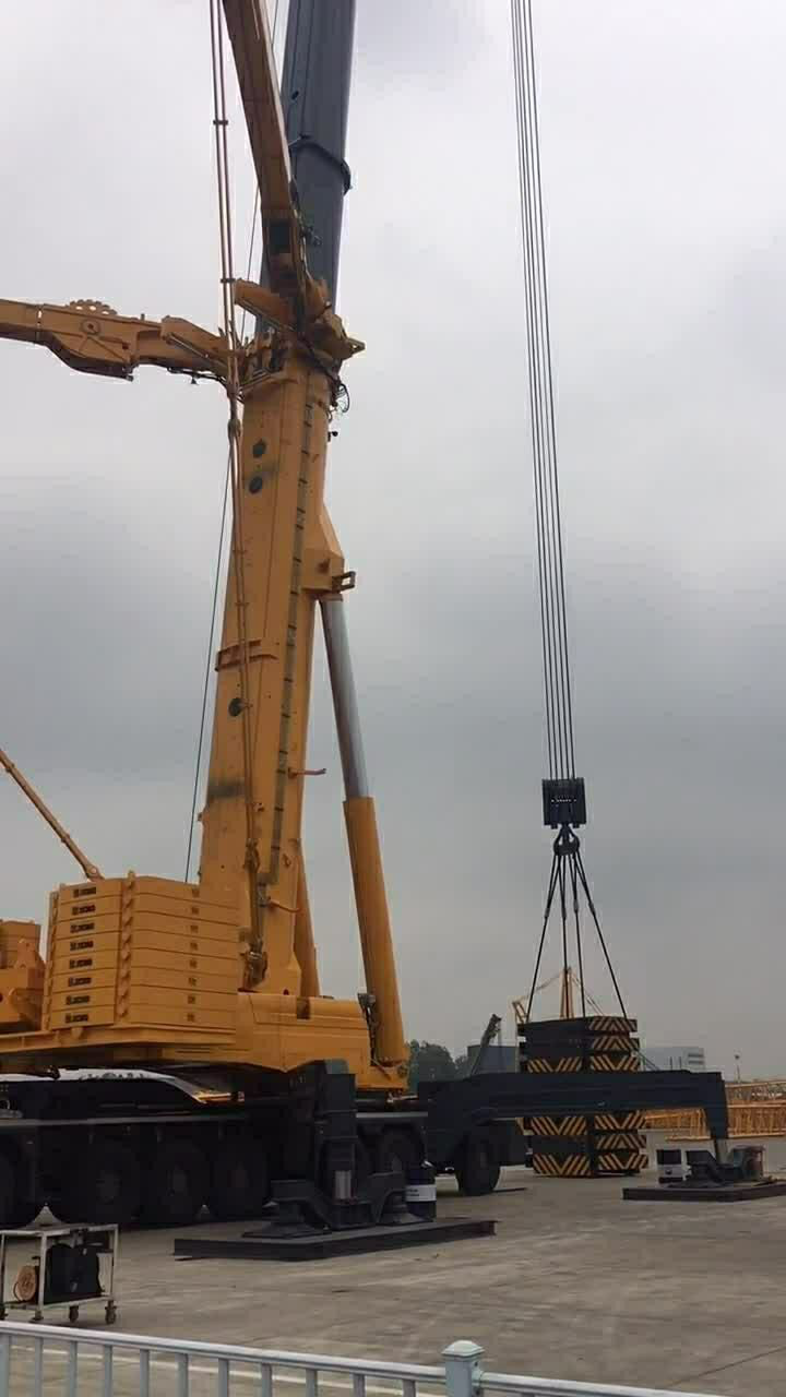 大国重器xca1600吨全地面起重机看看这场面壮观吧