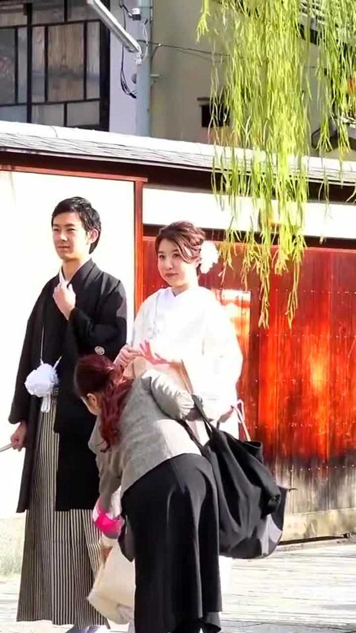 日本传统婚礼上新郎新娘的礼服分别叫黑无暇,白无垢知道为什么?