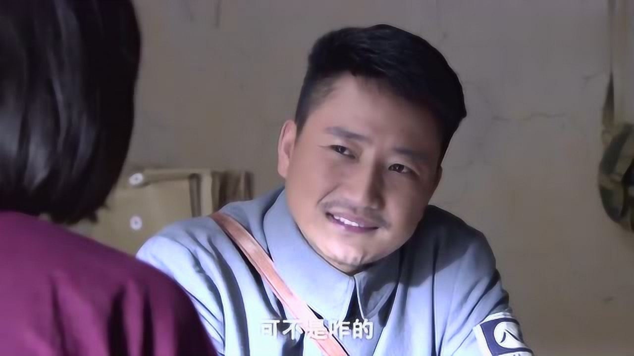 影视剪辑大英子为俩俘虏兵说情不料方干事有不同意见尴尬了