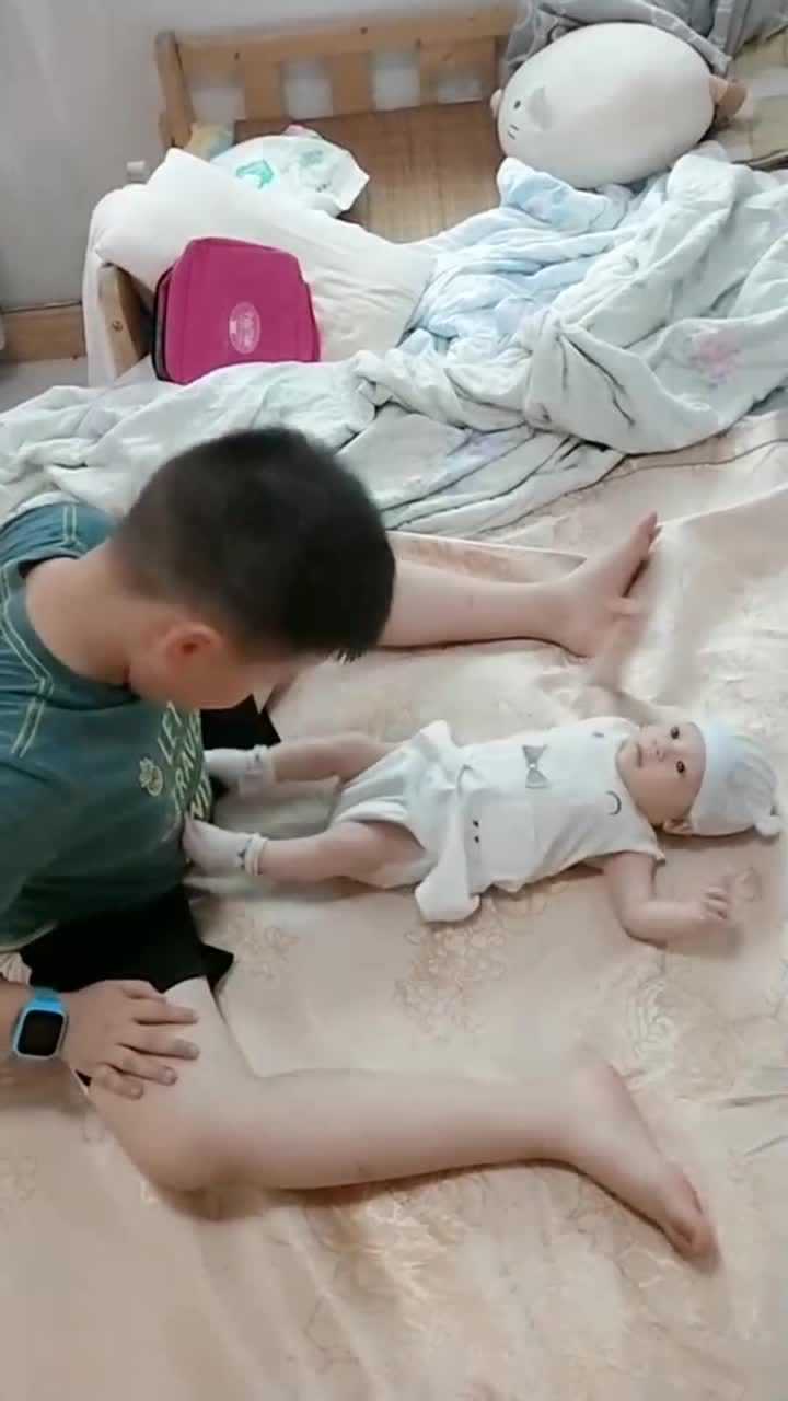 哥哥真是太给力，兄弟两个太会玩了