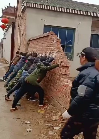 墙倒众人推鼓破众人擂