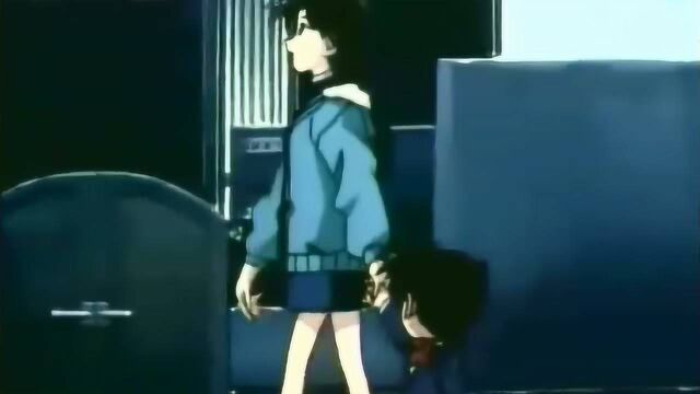 柯南借宿小兰家里面 1996年到现在一直是个小孩子?