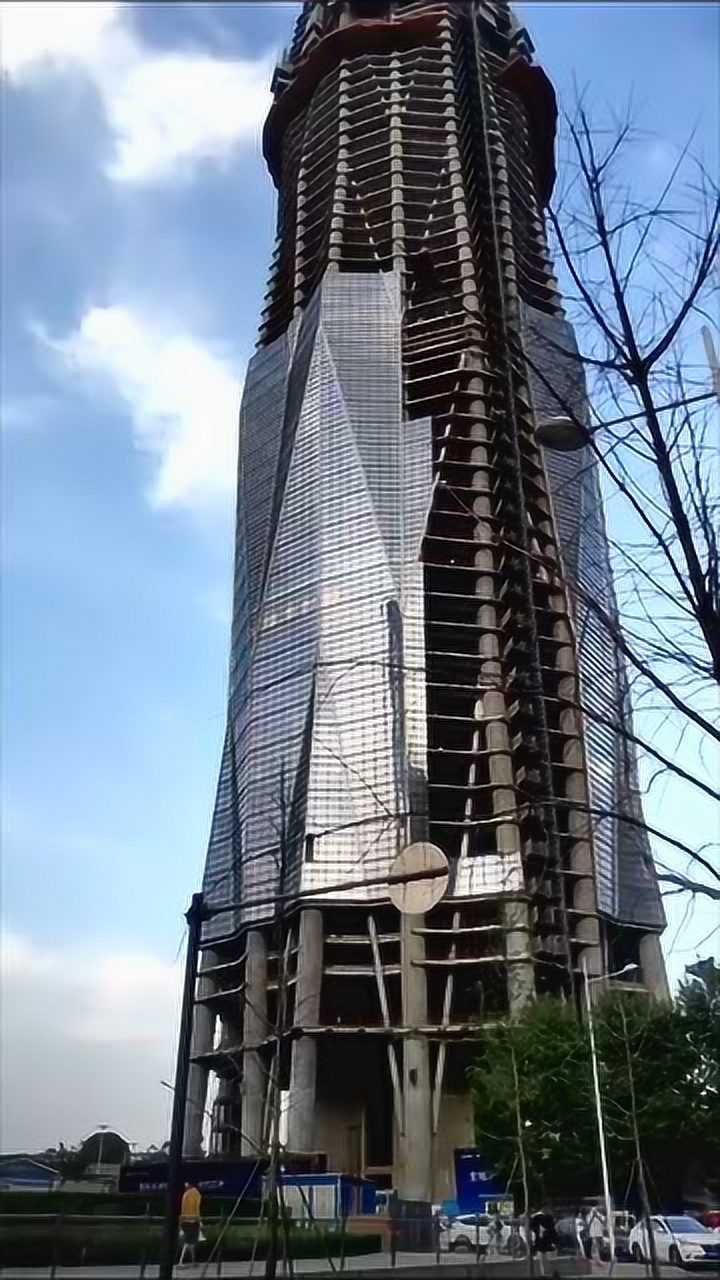 终于知道成都绿地468为什么烂尾了!高管进去了,据说瘫了不少!