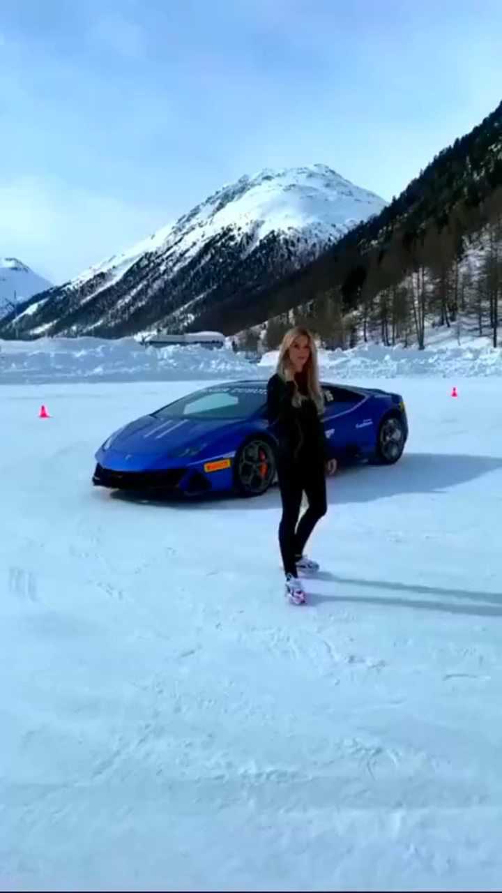 霸道女总裁开兰博基尼evo,在雪地飙车!