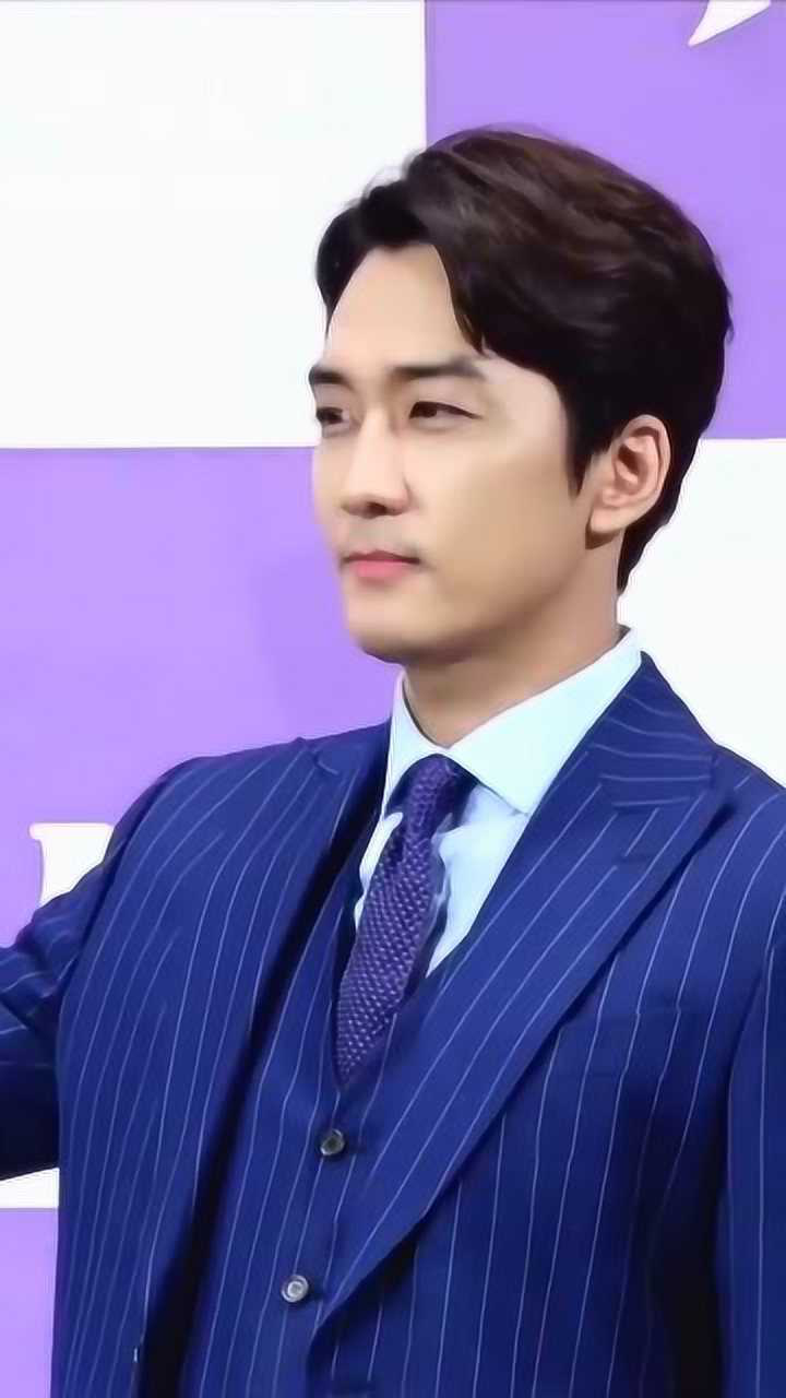 宋承宪,一身蓝色西装穿搭,简直不要太帅气啦!