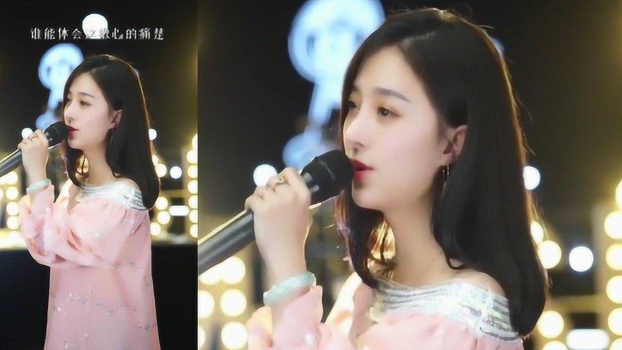 美女深情演唱《望爱却步》,甜美的声音好听极了