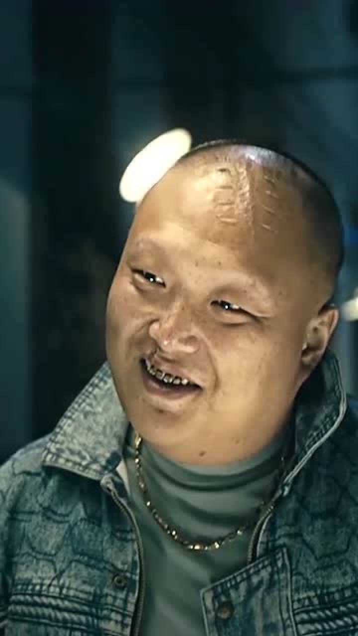 这是我大哥陈凯,虽然长得个性看起来很凶残,但说话还是挺有意思的