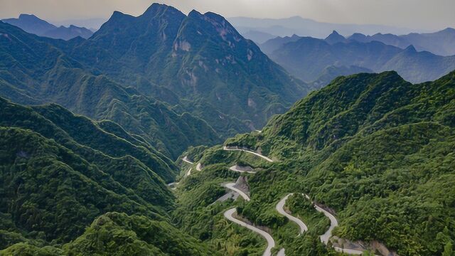 银蛇游弋山间 航拍谷城赵湾盘山公路