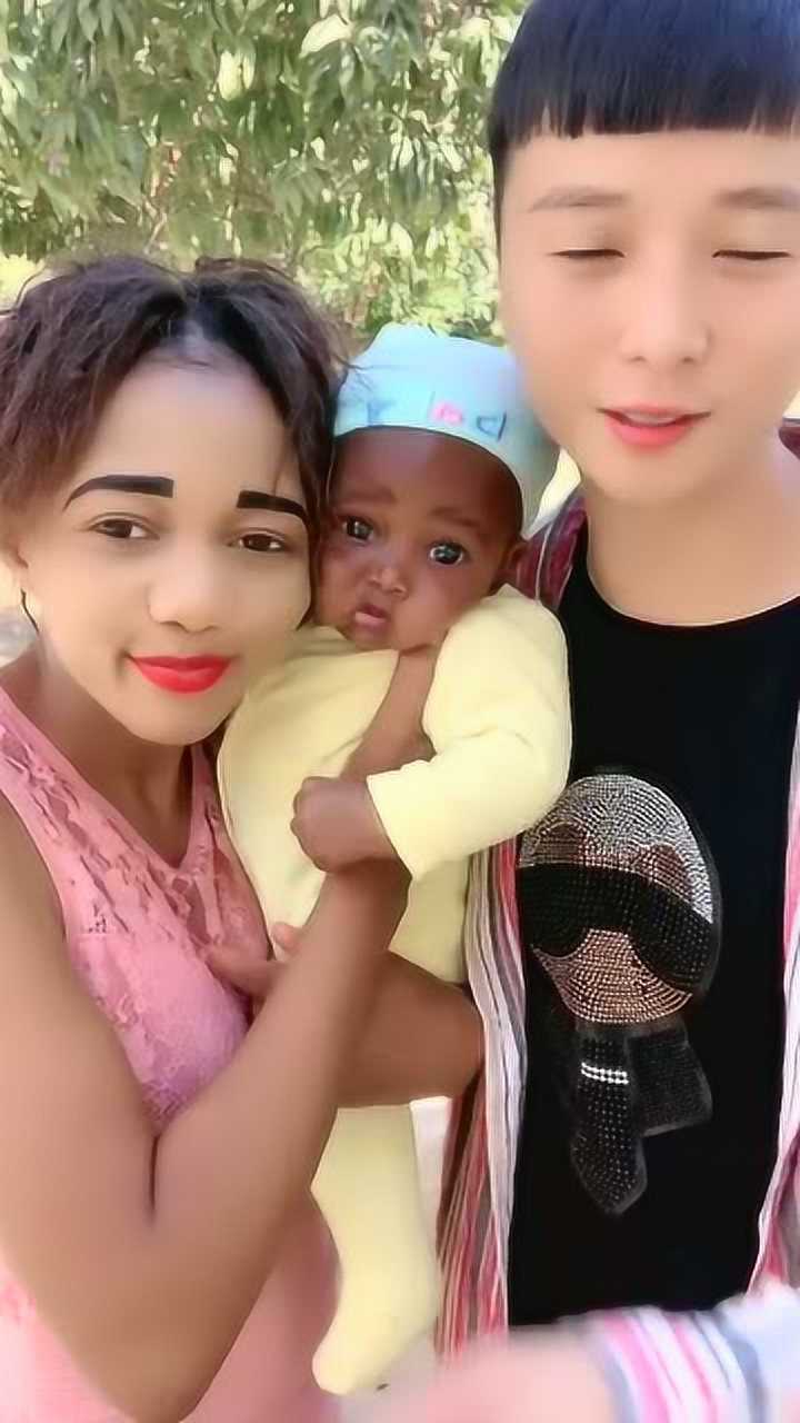 中非一家三口为什么两个白人生的是个黑孩这孩子有猫腻