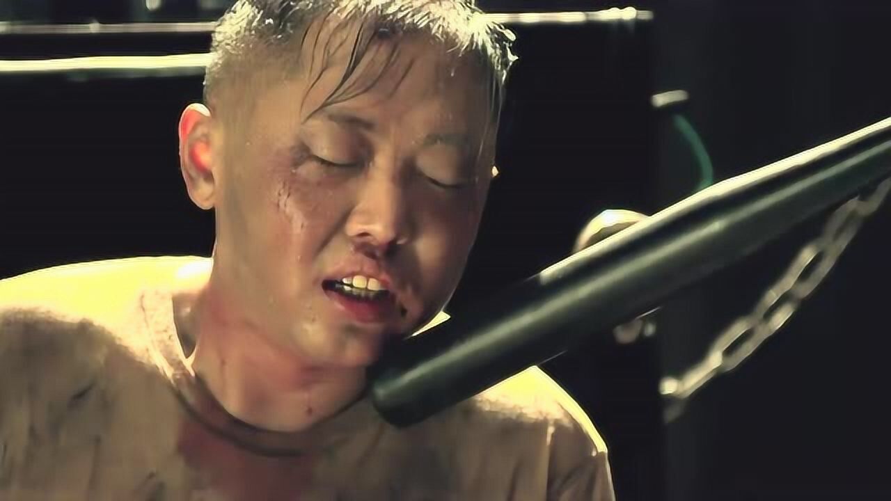 利刃出击李二牛遭到东南亚毒枭的怀疑竟然使用这样的手段言行逼供