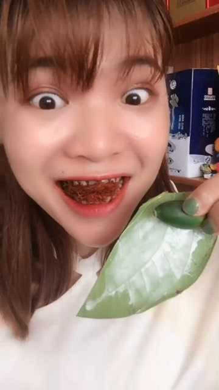 和槟榔姐一起吃槟榔牙黑黑的那种网友吃的真香