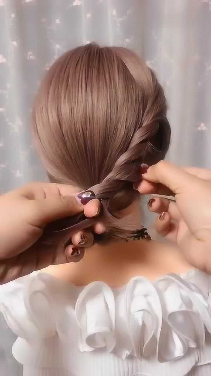 短发妹子的福利来了头发这样扎既清爽又好看