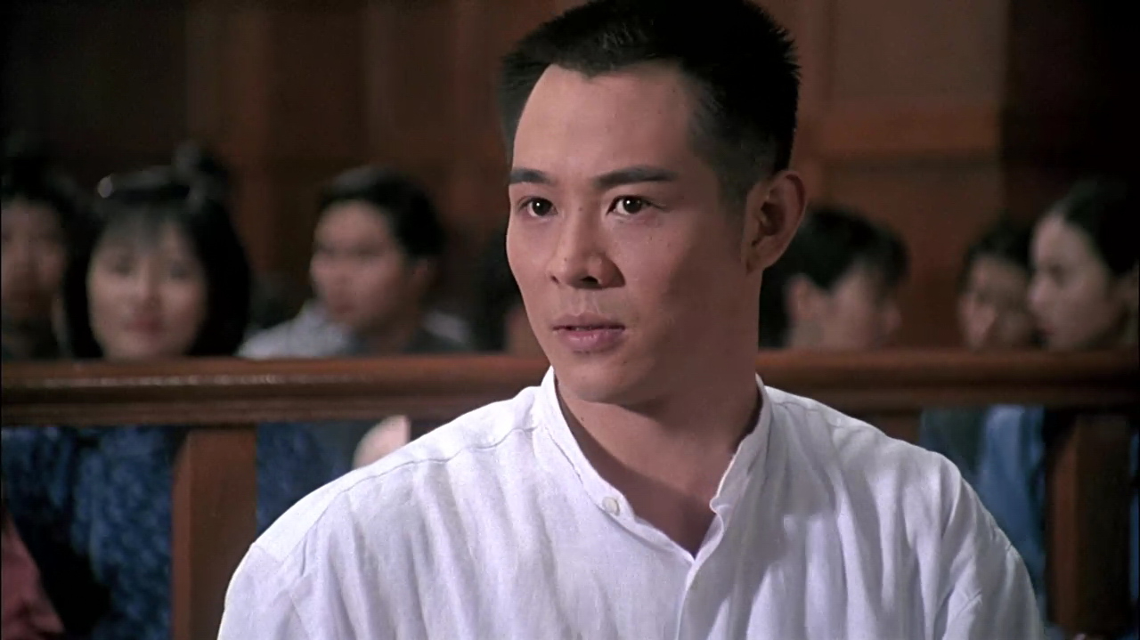 名场面|李连杰国外被嘲讽武术花架子,一怒踢坏桌子,吓坏老外主持人!