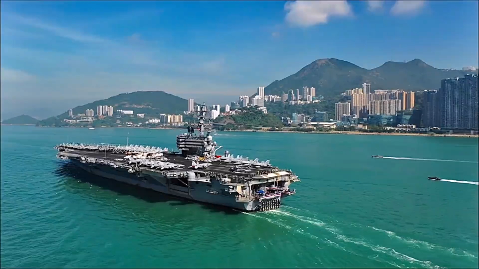 2018年11月21日,美国里根号航母战斗群开进香港!罕见视频影像