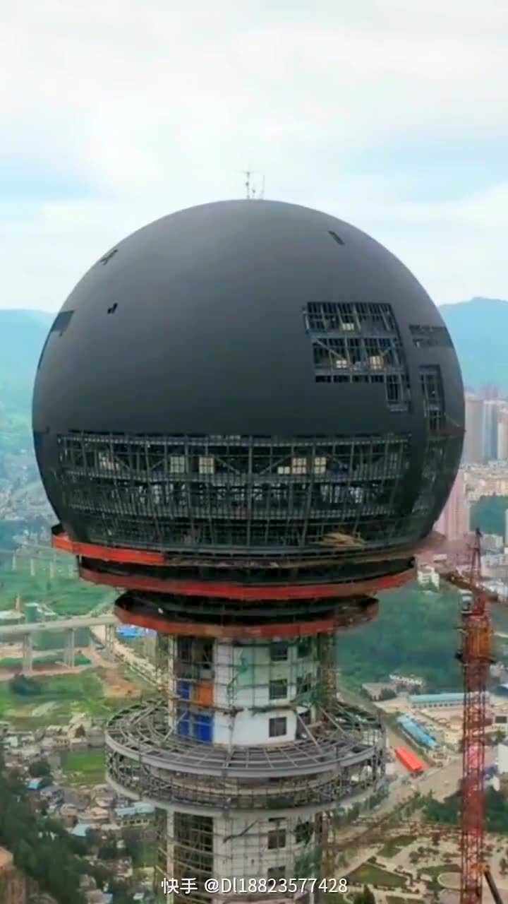 航拍贵州人造月亮六盘水盘州市月亮山全球最大人造月亮有人说是话简