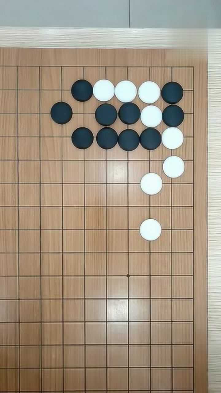 围棋教学:黑棋被白棋包围在角上,一招"金鸡独立"可以扭转乾坤