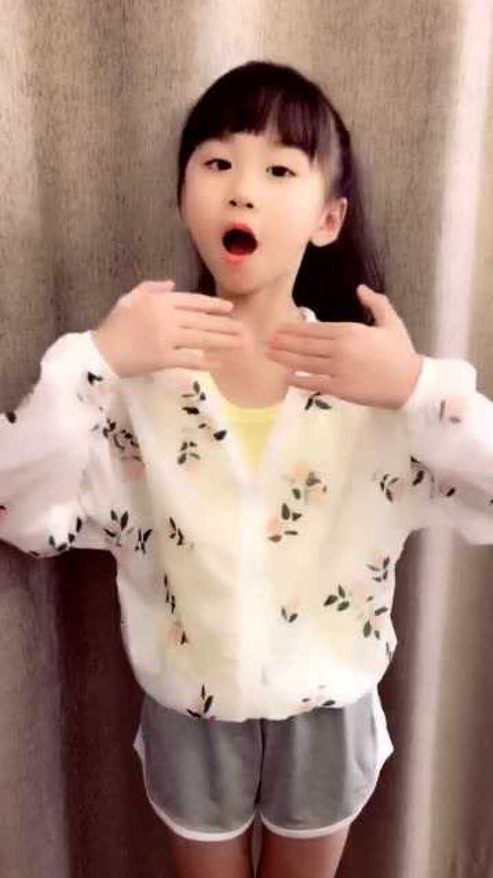 双胞胎一一丫丫你们的暑假作业多吗抖音小助手