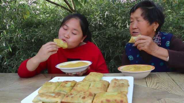 胖妹做韭菜盒子皮薄大餡1人吃8個還和奶奶搶著吃真搞笑