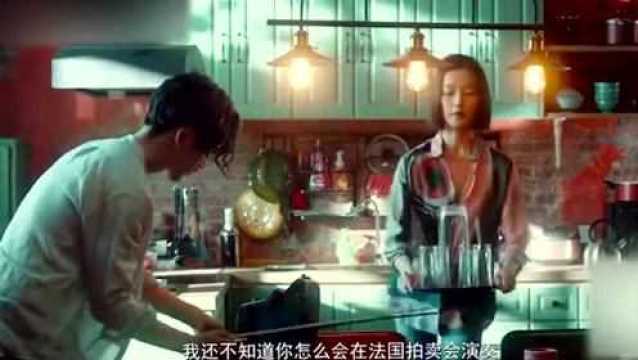 小情侣刚进酒店房间,就甜蜜热吻起来