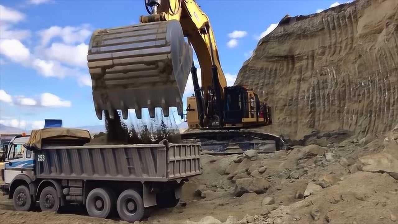超大型挖掘机挖土装车太牛了挖掘机中的巨无霸