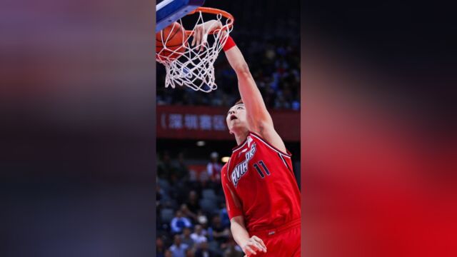 大鹏展翅!拜克斯假突真传沈梓捷飞身扣篮