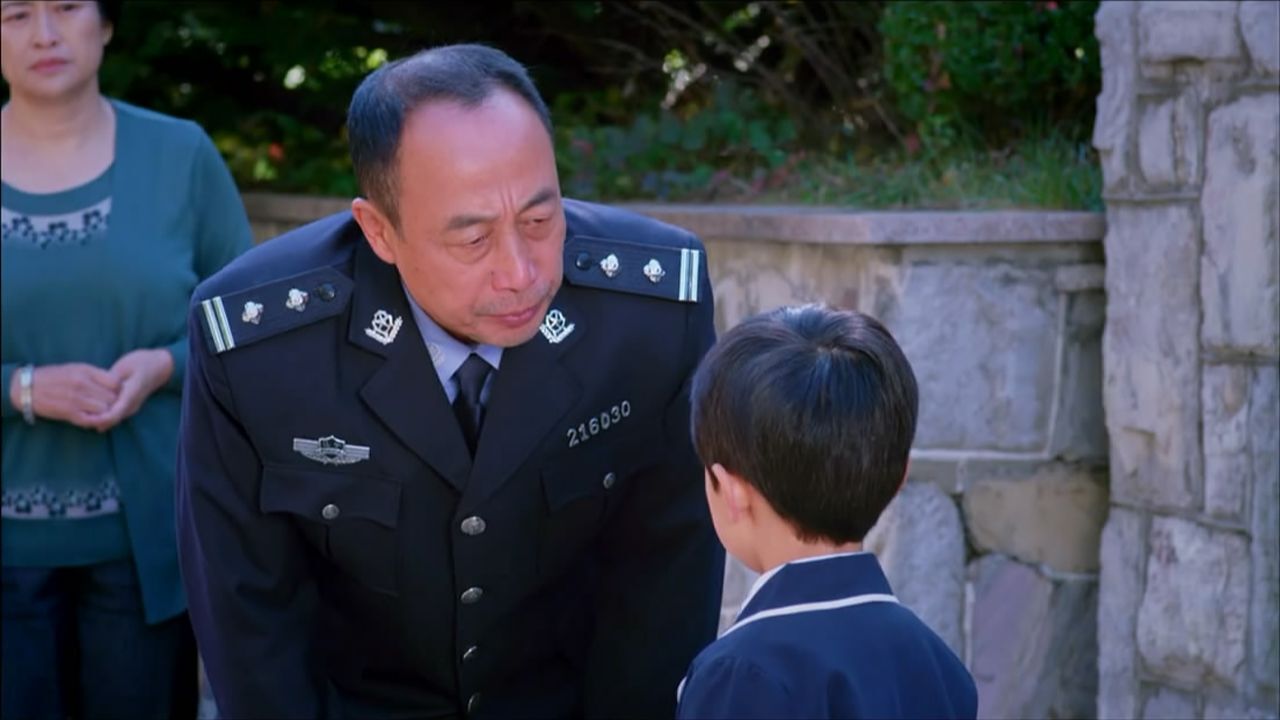 无贼段益离家出走找到后气得爷爷直接把他屁股打开花