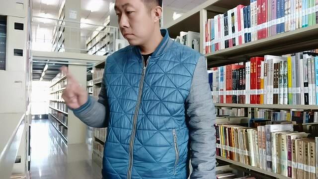 书山有路勤为径,学海无涯苦作舟,小丰去图书馆学习自媒体,太难了!