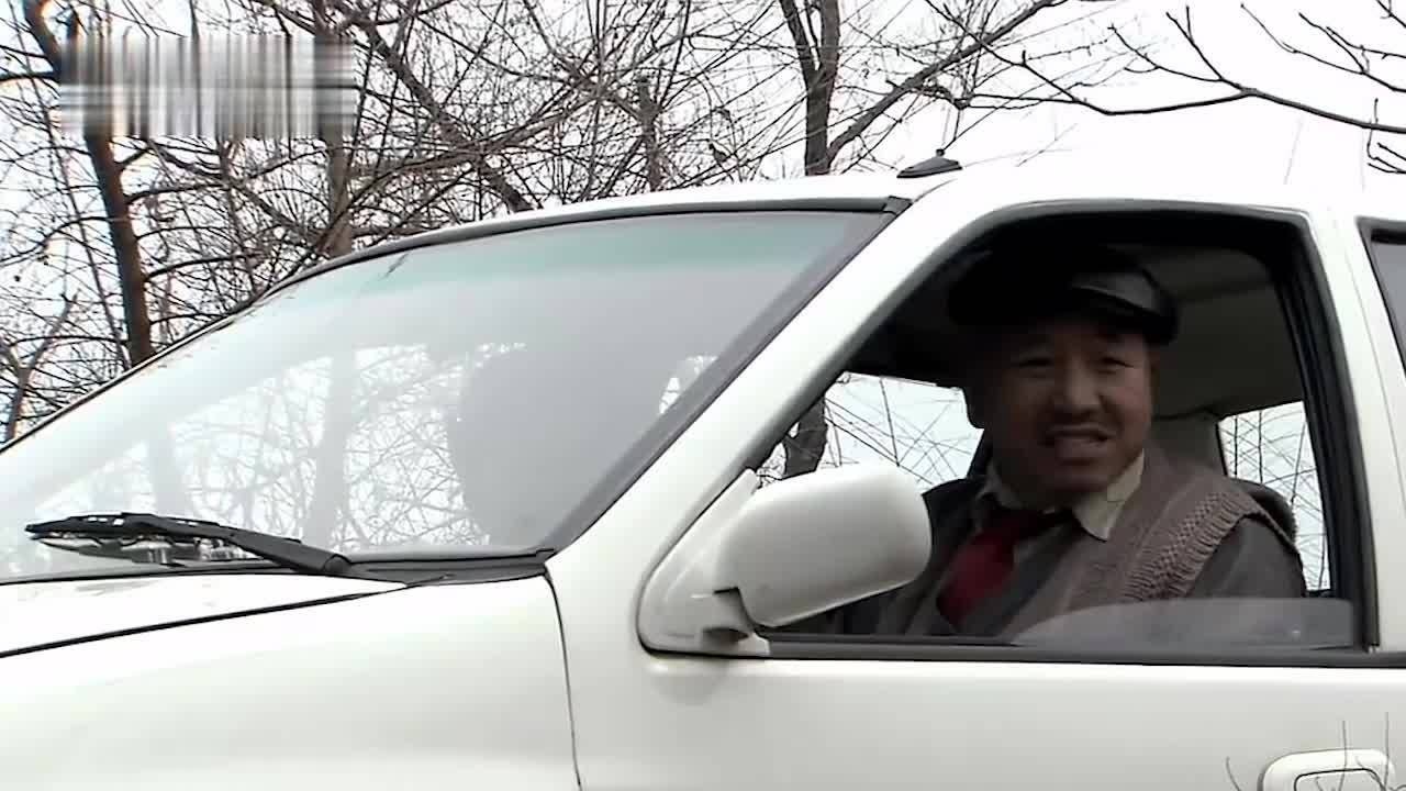 乡村爱情:刘能开车撞广坤,差点没掉沟里,太搞笑