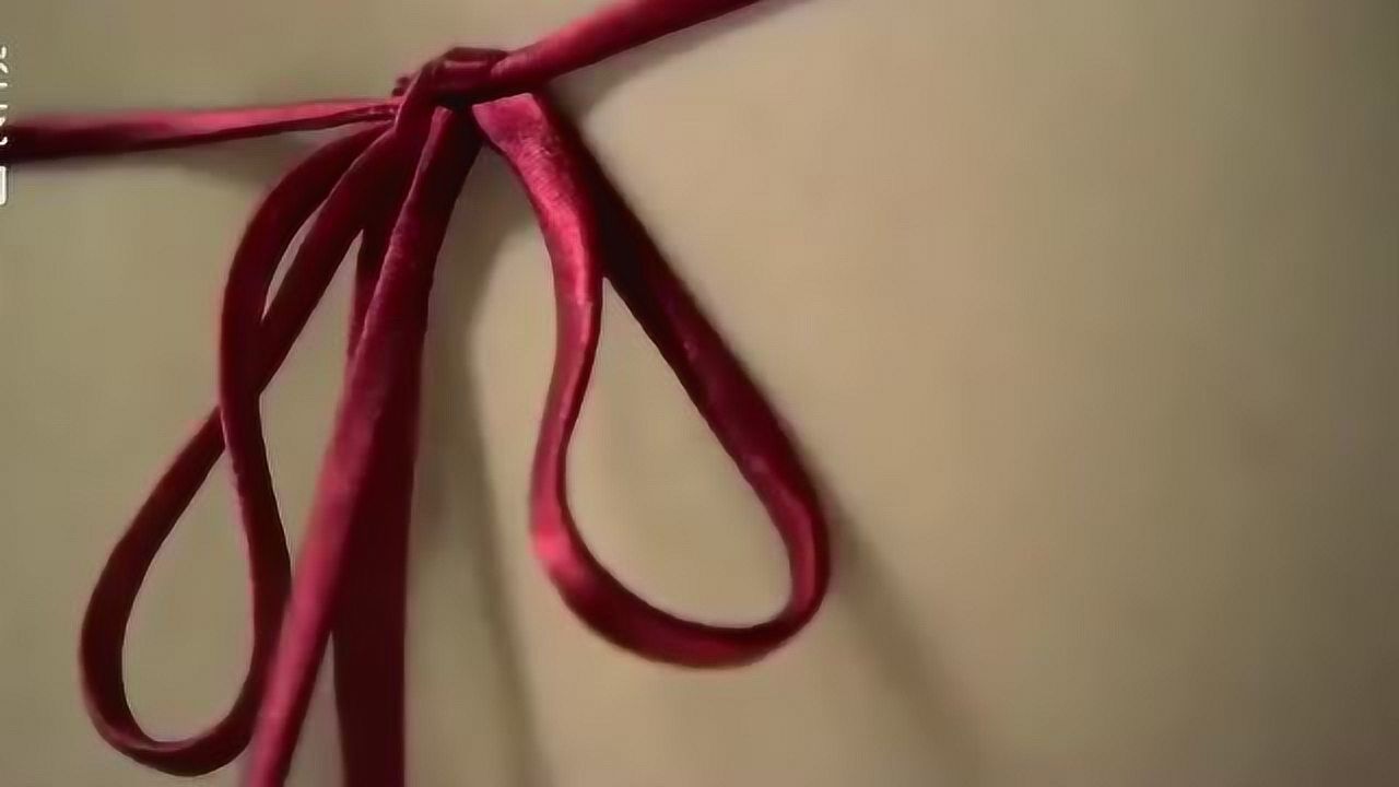 美女为了帮美女，无奈脱下衣服假装在沐浴_腾讯视频