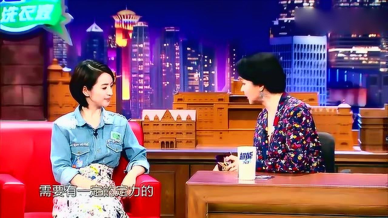 林依晨做客金星秀,金姐满嘴好话,跟不要钱似的,还送礼物